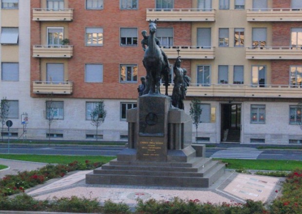 Enrico-DellAcqua_statua